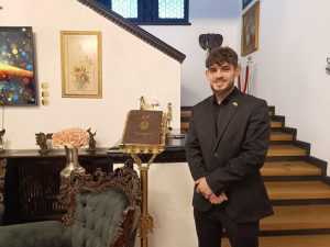 EkoGroup pune campania ta în mișcare: Vlad Augustin recomandă steaguri direcționale + totemuri 4K pentru rezultate rapide